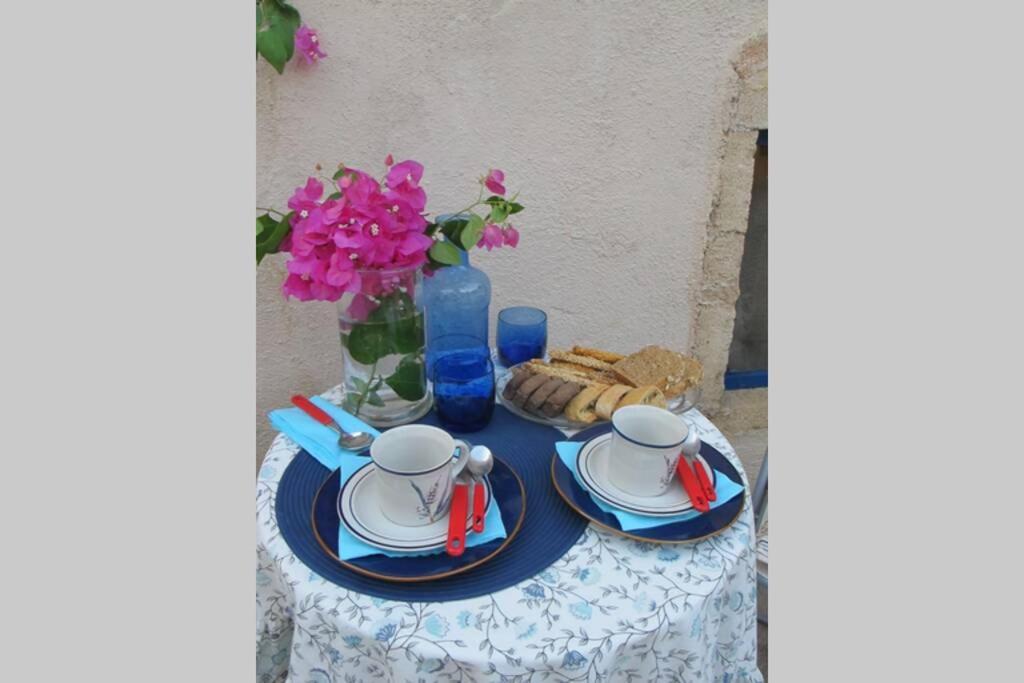 Blue Door Apartment Monemvasia Bagian luar foto